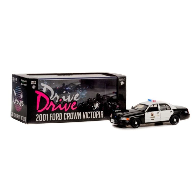 Miniatura coche de policía Ford Crown Victoria 2001 Police Interceptor blanco y negro - Los Angeles Police Department (LAPD) película Drive a escala 1/43 en embalaje de urna con soporte Greenlight