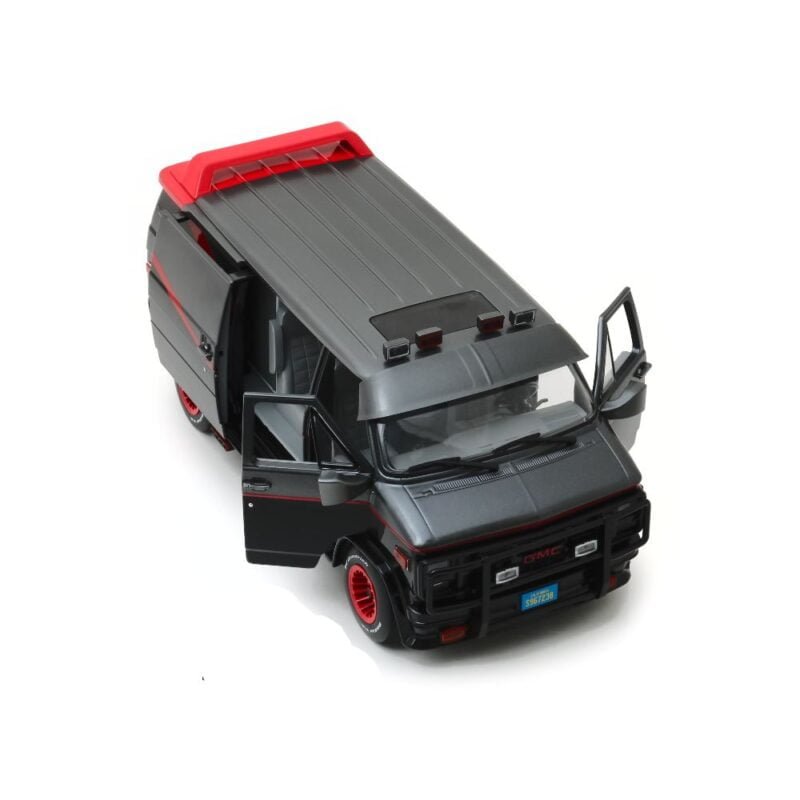 Miniatura furgoneta GMC Vandura 1983 negra de la serie El Equipo A a escala 1/18 Greenlight puertas abiertas