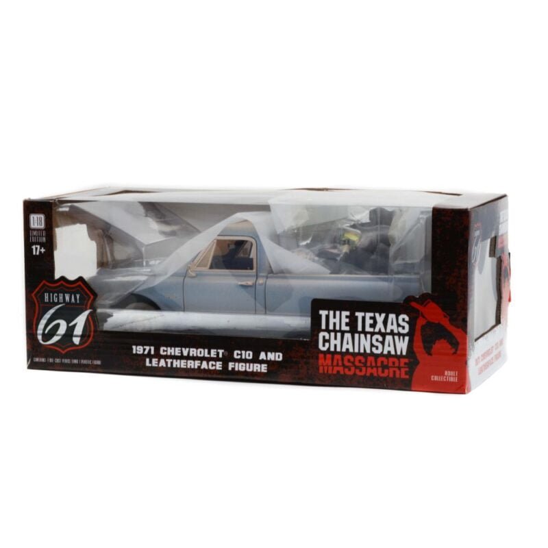 Miniatura camioneta Chevrolet C-10 1974 azul con figura Leatherface de la película La Matanza de Texas a escala 1/18 Greenlight con caja de cartón expositora