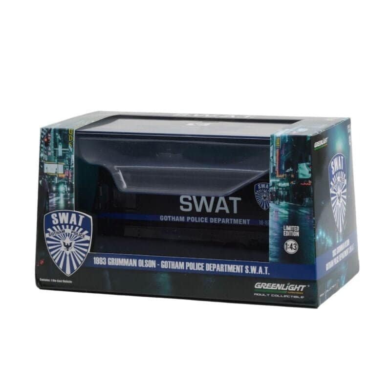 Miniatura furgoneta negra SWAT Departarmento de Policía de Gotham Grumman Olson 1993 de la película Batman El caballero oscuro a escala 1/43 Greenlight con caja de cartón expositora