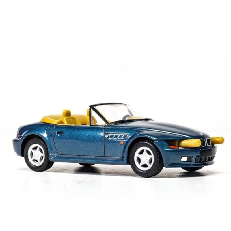 Miniatura coche descapotable azul BMW Z3 E36/7 conducido por James Bond 007 en la película GoldenEye a escala 1/36 Corgi