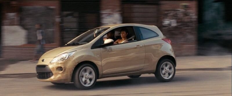 Coche beige Ford Ka conducido por Camille en la película Quantum of Solace (James Bond 007)