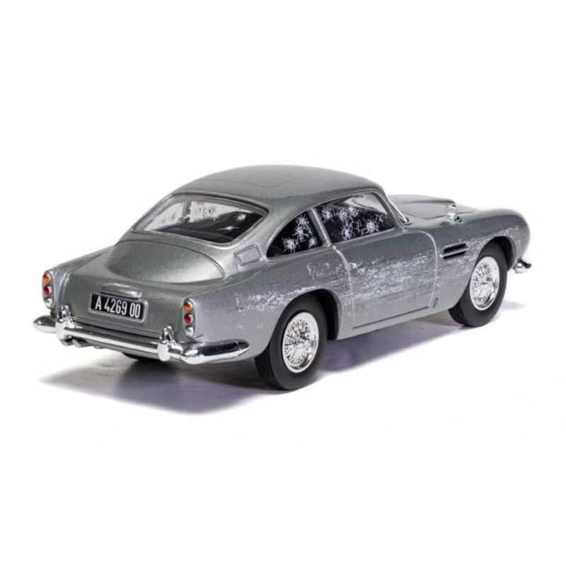 Miniatura coche gris Aston Martin DB5 conducido por James Bond 007 en la película Sin tiempo para morir a escala 1/36 Corgi