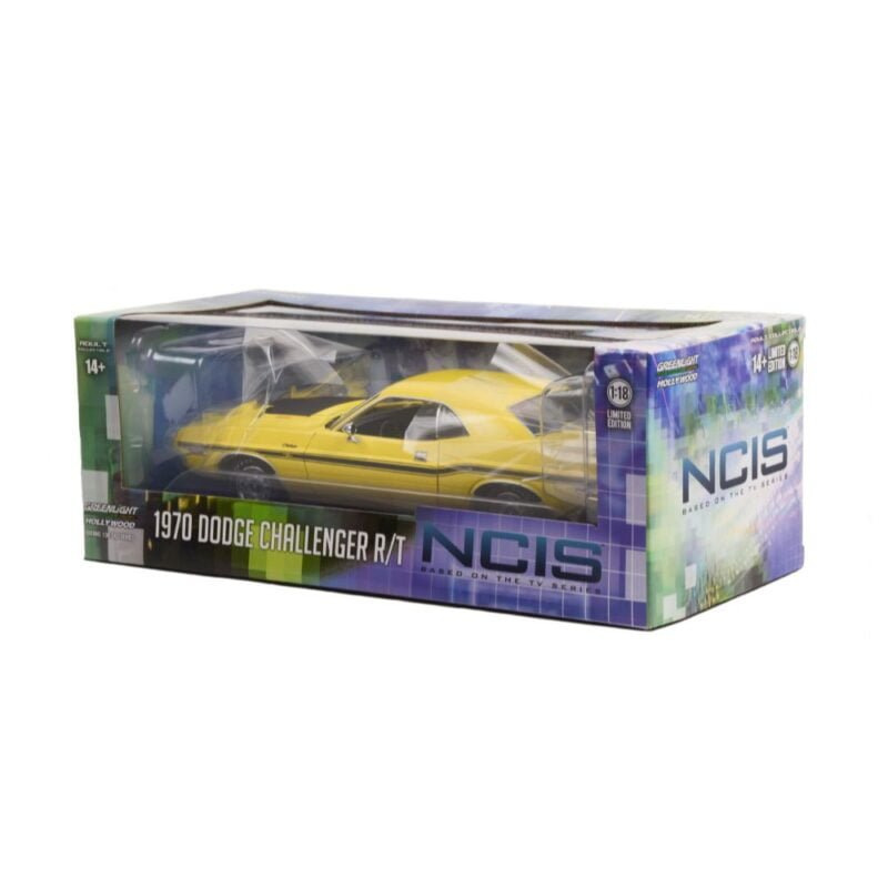 Miniatura coche Dodge Challenger 1970 amarillo con raya negra de la serie NCIS a escala 1/18 Greenlightcon caja de cartón expositora