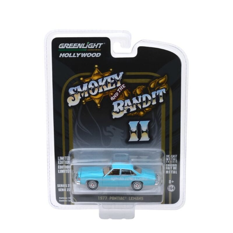 Miniatura coche Pontiac LeMans 1977 azul con pintada Good luck Junior & Carrie de la película Smokey and the Bandit 2 a escala 1/64 Greenlight en blister sellado