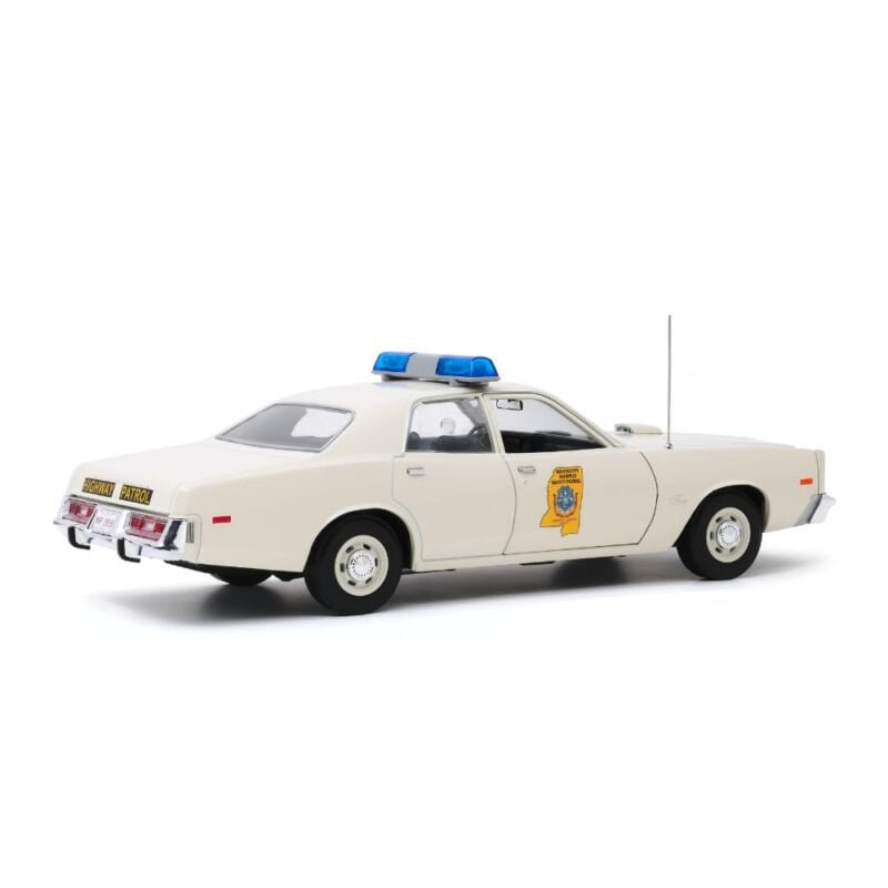 Miniatura coche Plymouth Fury 1977 Policía de Mississippi blanco de la película Smokey and the Bandit a escala 1/18 Greenlight