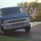 Furgoneta azul Ford Club Wagon 1972 de la serie Starsky & Hutch