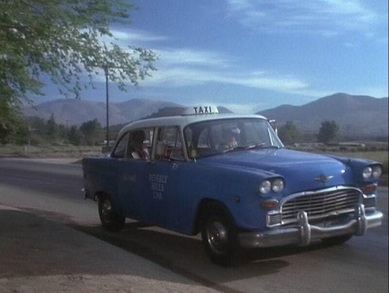 Taxi azul y blanco Checker Taxi Beverly Hills 1971 de la serie Starsky & Hutch