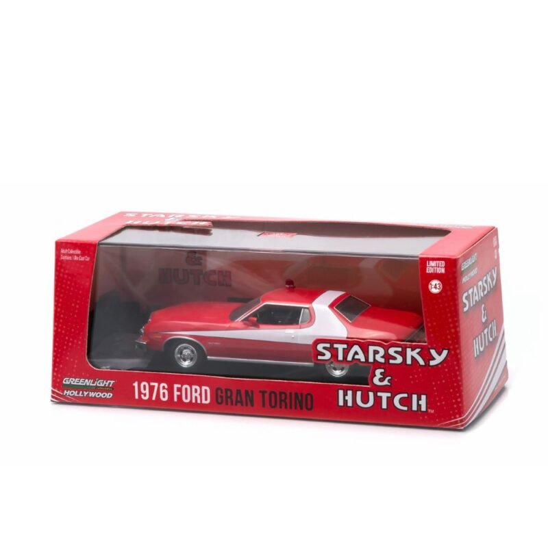 Miniatura coche Ford Gran Torino 1976 rojo con raya blanca de la serie Starsky & Hutch a escala 1/43 Greenlight en urna transparente con peana