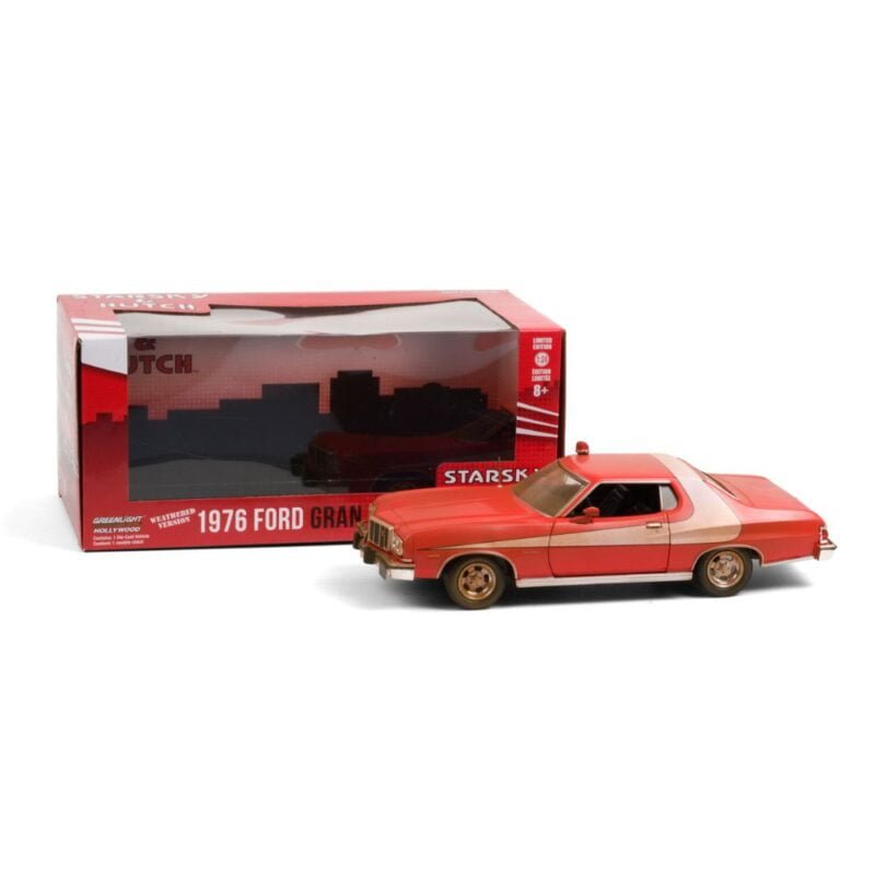 Miniatura coche Ford Gran Torino 1976 rojo con raya blanca sucio de la serie Starsky & Hutch a escala 1/24 Greenlight con caja de cartón expositora