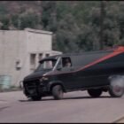 Fotograma furgoneta GMC Vandura 1983 negra de la serie El Equipo A