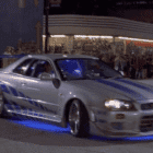 Coche gris y azul Nissan Skyline BNR34 GT-R 2000 de la película Fast & Furious