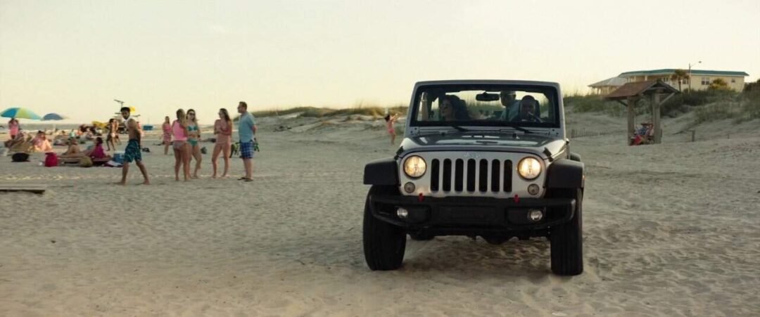 Coche todoterreno Jeep Wrangler gris de la película Los Vigilantes de la Playa