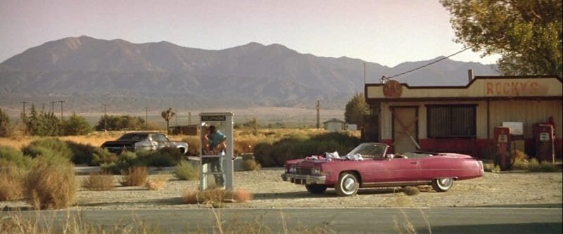 Coche rosa descapotable Cadillac Eldorado 1974 de la película Amor a quemarropa