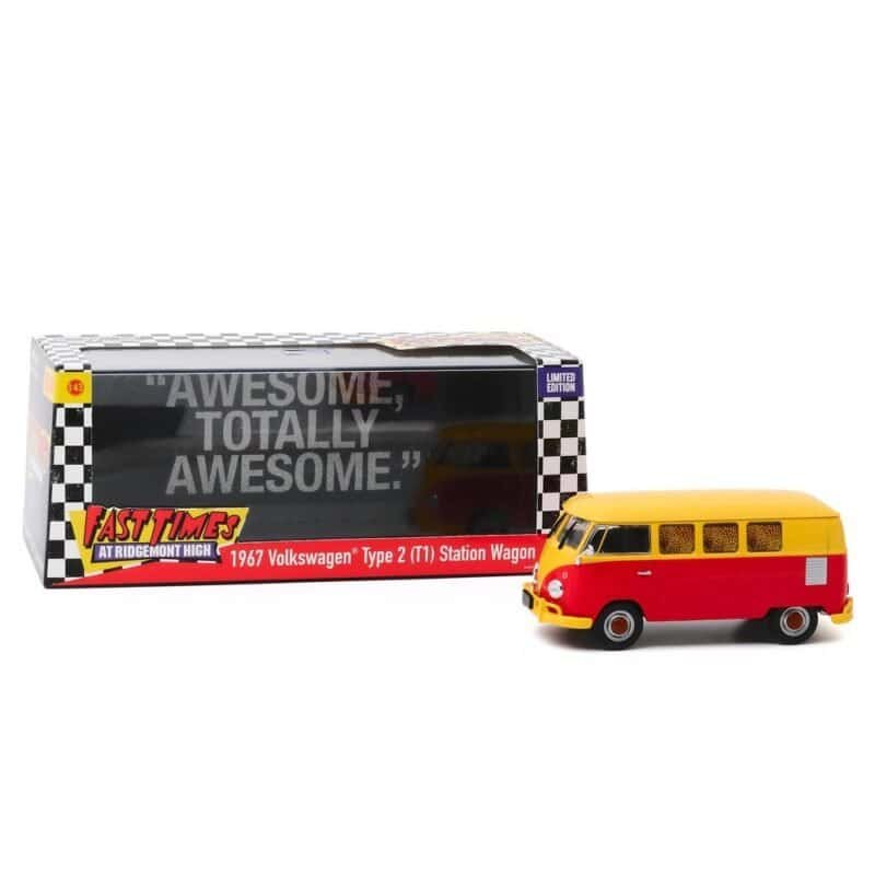 Miniatura furgoneta roja y amarilla Volkswagen T1 Station Wagon de la película Aquel excitante curso a escala 1/43 Greenlight