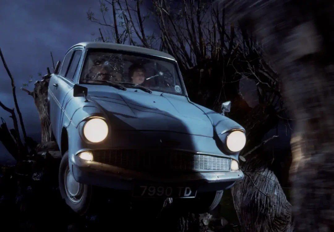 Coche azul volador Ford Anglia de la película Harry Potter