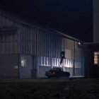 Coche gris Aston Martin DB5 con asiento eyectable conducido por James Bond 007 en la película Goldfinger