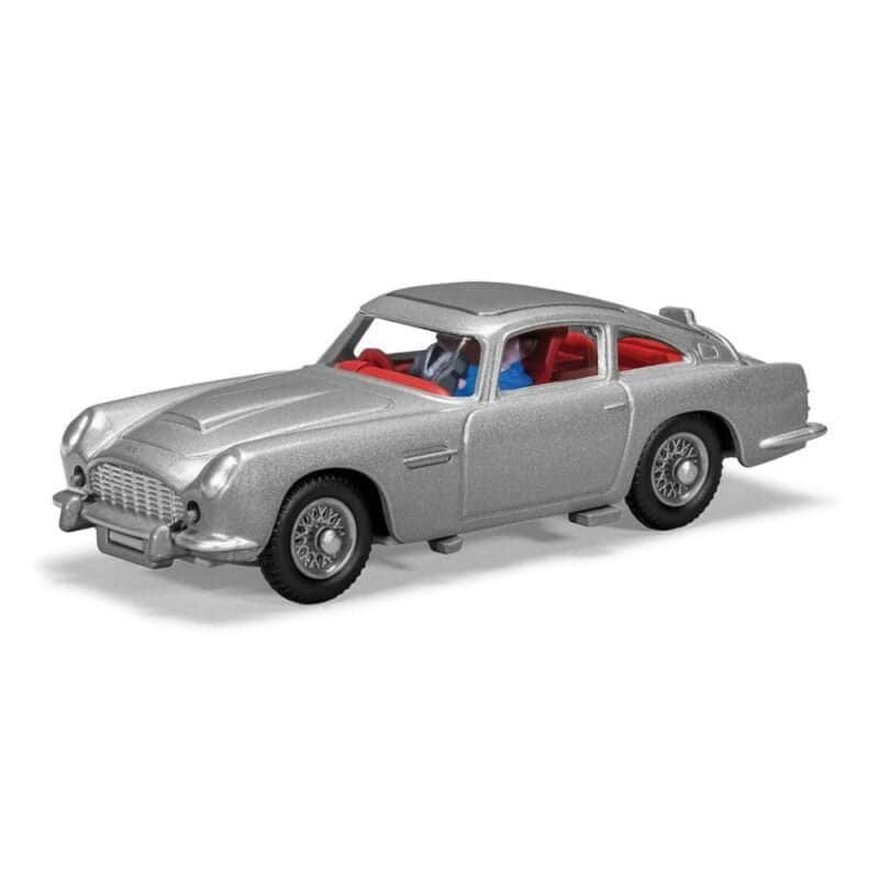 Miniatura coche gris Aston Martin DB5 con asiento eyectable conducido por James Bond 007 en la película Goldfinger a escala 1/46 Corgi