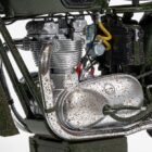 Miniatura moto verde Triumph TR6 Trophy de la película La gran evasión a escala 1/12 Corgi