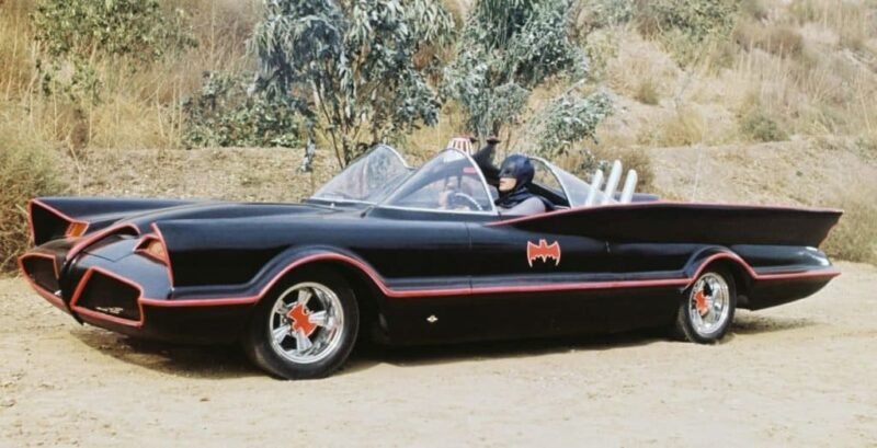 Coche negro y naranja Batmobile de la serie Batman