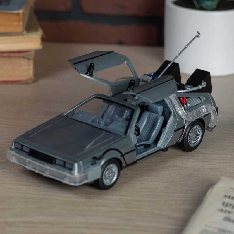 Miniatura coche DeLorean con luces de la película Regreso al futuro a escala 1/24 Jada