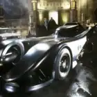 Fotograma coche Batmobile en la película Batman Returns