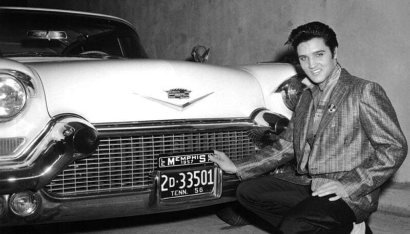 Coche descapotable rosa Cadillac Fleetwood Serie 60 de Elvis