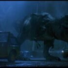 Coche todoterreno rojo, verde y amarilloFord Explorer de la película Jurassic Park