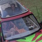 Coche todoterreno rojo, verde y amarillo Ford Explorer de la película Jurassic Park