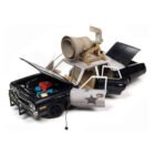 Miniatura coche de policía Dodge Monaco 1974 blanco y negro de la película The Blues Brothers a escala 1/18 Auto World