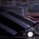 Coche Plymouth Fury 1959 rojo y Chevrolet Camaro 1967 gris de la película Christine