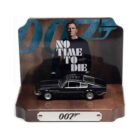 Miniatura coche gris oscuro Aston Martin V8 Vantage conducido por James Bond 007 en la película Sin tiempo para morir a escala 1/64 Johnny Lightning