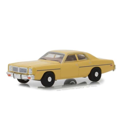 Miniatura coche Dodge Monaco 1978 beige de la serie El Gran Héroe Americano a escala 1/64 Greenlight