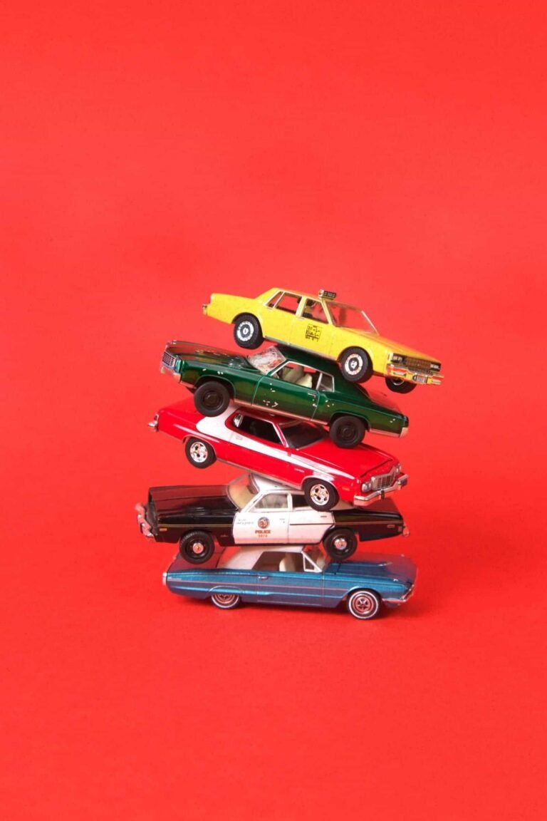 Coches en miniatura de películas y series escala 1/64