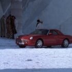 Coche rojo descapotable Ford Thunderbird de la película de James Bond 007 Muere otro día