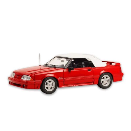 Miniatura coche descapotable rojo Ford Mustang 1991 de la película Superdetective en Hollywood III a escala 1/18 GMP
