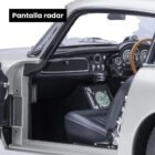 Miniatura coche gris Aston Martin DB5 con todos los gadgets conducido por James Bond 007 en la película Goldfinger a escala 1/18 Autoart