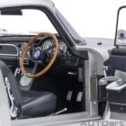Miniatura coche gris Aston Martin DB5 con todos los gadgets conducido por James Bond 007 en la película Goldfinger a escala 1/18 Autoart