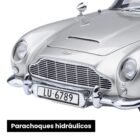 Miniatura coche gris Aston Martin DB5 con todos los gadgets conducido por James Bond 007 en la película Goldfinger a escala 1/18 Autoart