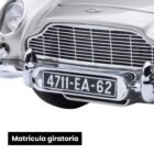 Miniatura coche gris Aston Martin DB5 con todos los gadgets conducido por James Bond 007 en la película Goldfinger a escala 1/18 Autoart