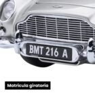 Miniatura coche gris Aston Martin DB5 con todos los gadgets conducido por James Bond 007 en la película Goldfinger a escala 1/18 Autoart