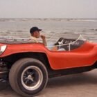 Coche naranja Dune Buggy Meyers Manx de la película El caso Thomas Crown