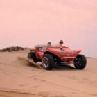 Coche naranja Dune Buggy Meyers Manx de la película El caso Thomas Crown