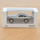 Miniatura coche gris Aston Martin DB5 conducido por James Bond 007 en la película Goldfinger a escala 1/43 Norev