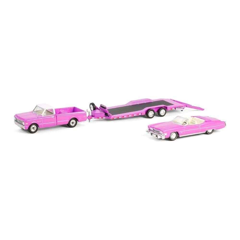 Miniatura coche rosa descapotable Cadillac Eldorado con camioneta con remolque Chevrolet C-30 de la película Amor a quemarropa a escala 1/64 Greenlight
