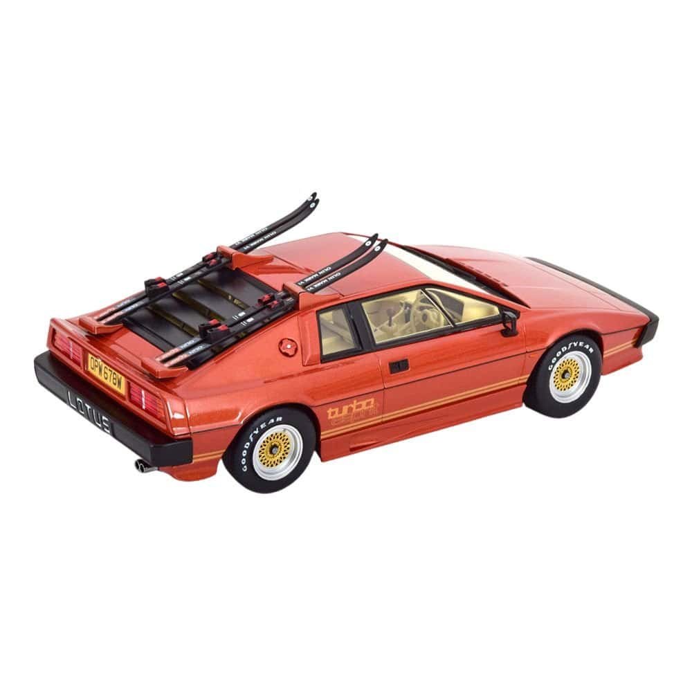 Miniatura coche rojo con portaesquís Lotus Esprit Turbo conducido por James Bond 007 en la película Solo para sus ojos (For Your Eyes Only, 1981) a escala 1/18 KK Scale