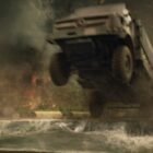 Coche camión todoterreno Mercedes-Benz Unimog U5023 de la película Jurassic World: El reino caído