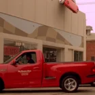 Coche furgoneta roja Ford F-150 SVT Lightning The Racers Edge de la película Fast & Furious