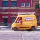 Furgoneta de fontanero naranja de Super Mario Bros: la película