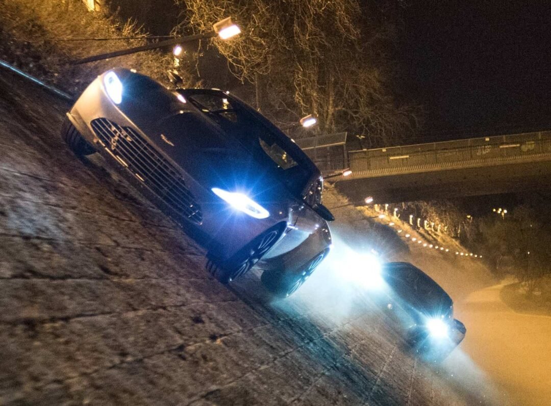 Coche Aston Martin DB10 conducido por James Bond 007 en la película Spectre